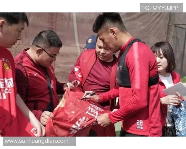 河北华夏与上港激战正酣球迷期待精彩对决与胜负悬念